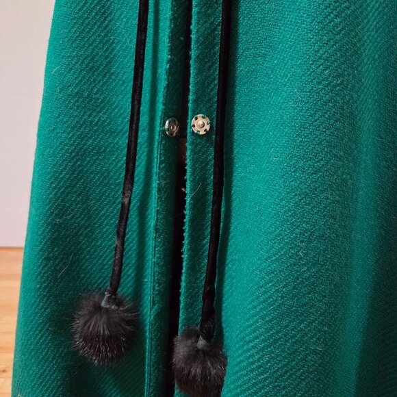 Vintage wool green with fur cape - Picture 5 of 8